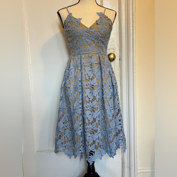 Lord and Taylor Floral Lace Dress - Picture 2 of 3